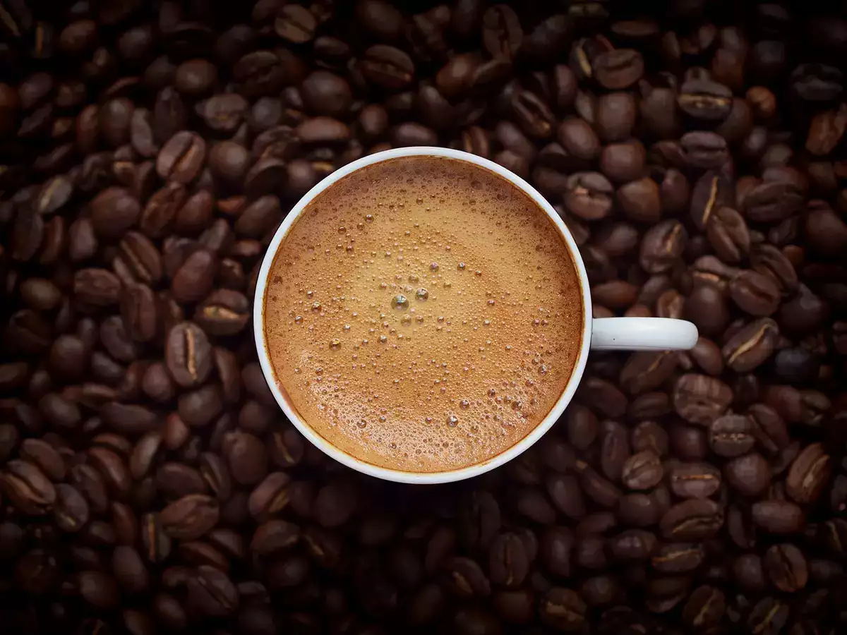 قهوه چیست ؟ – از تاریخچه تا نوشیدنی ها، مزایا و معایب